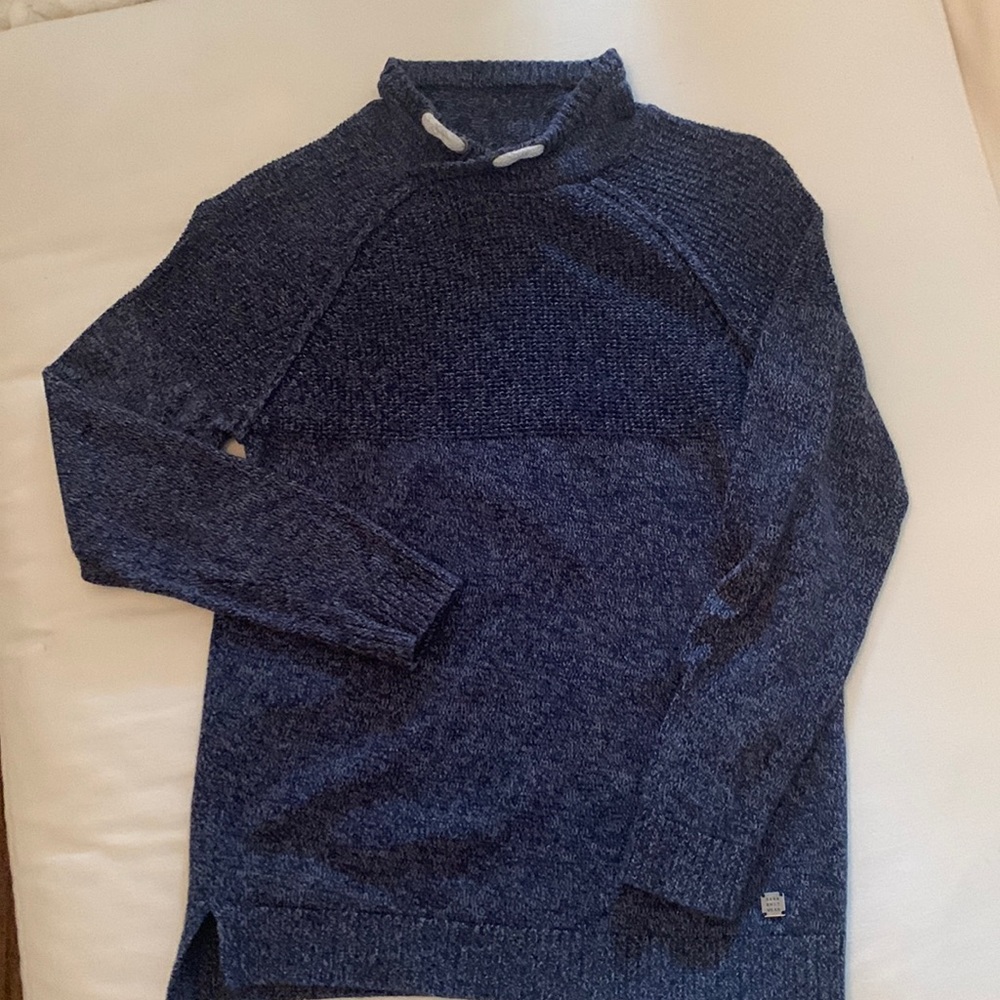 Zara boy’s sweater. Sz. 11-12. Great condition. Worn only a few times.